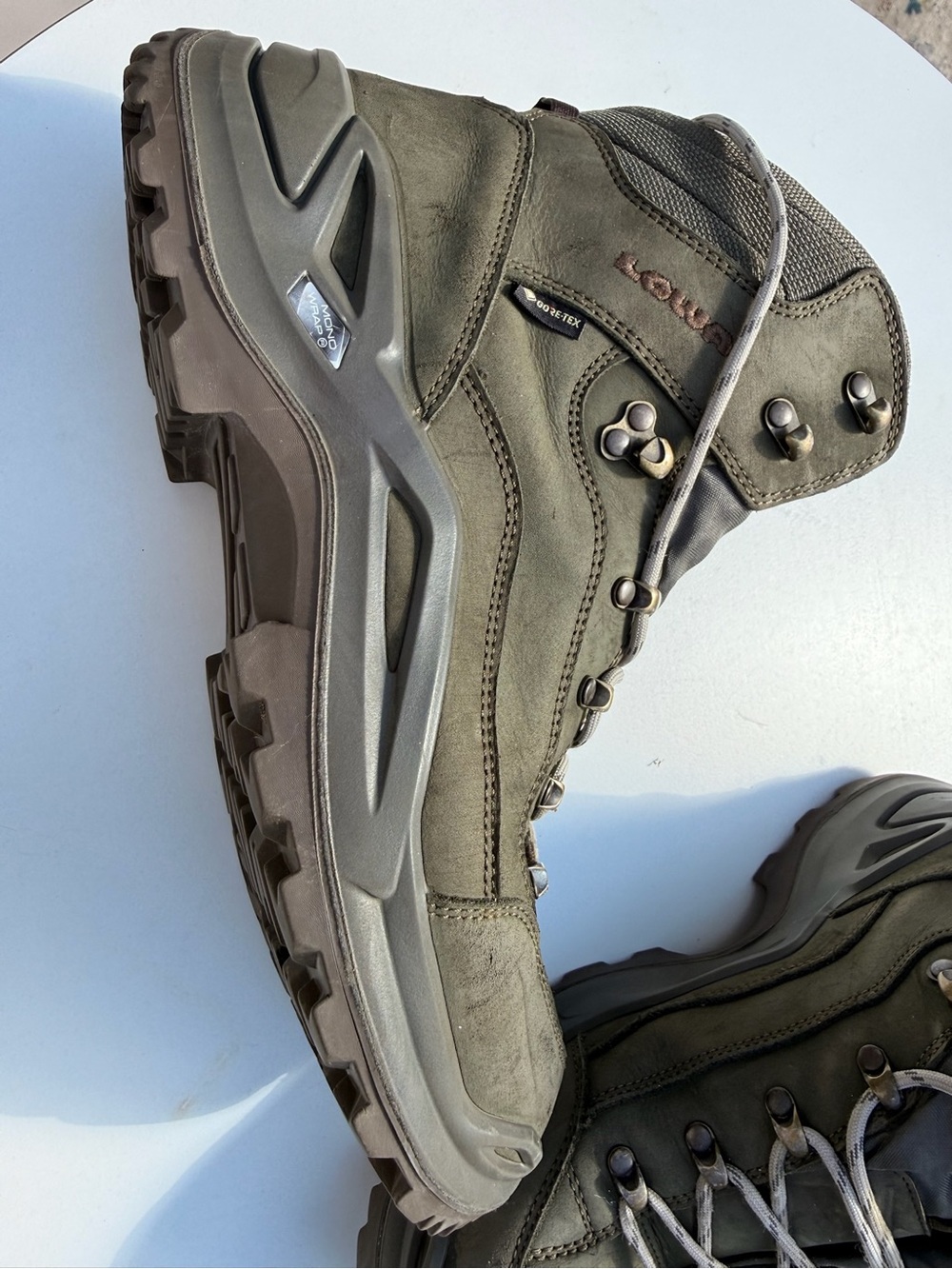 Mens Lowa Olive Green Hiking Boots with Tan Laces - Picture 2 of 7